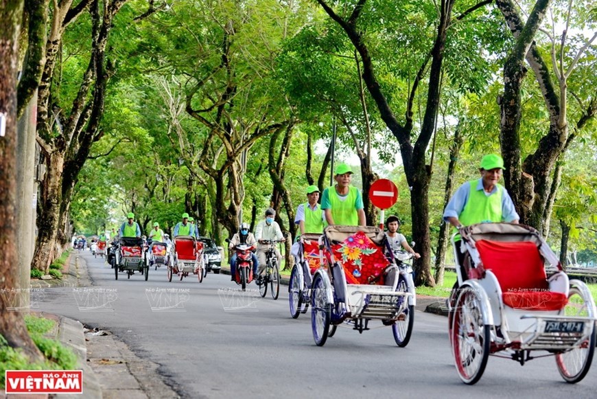 Cyclo tour around Hue city