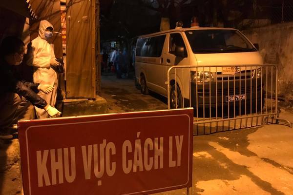 Lấy mẫu cách ly 57 người tiếp xúc gần với bệnh nhân Covid-19 thứ 45