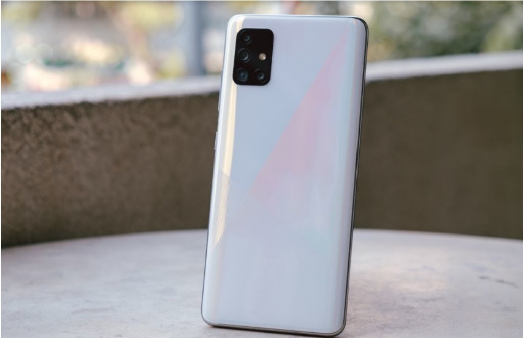 Các đối thủ smartphone “ăn theo” tính năng Galaxy A51