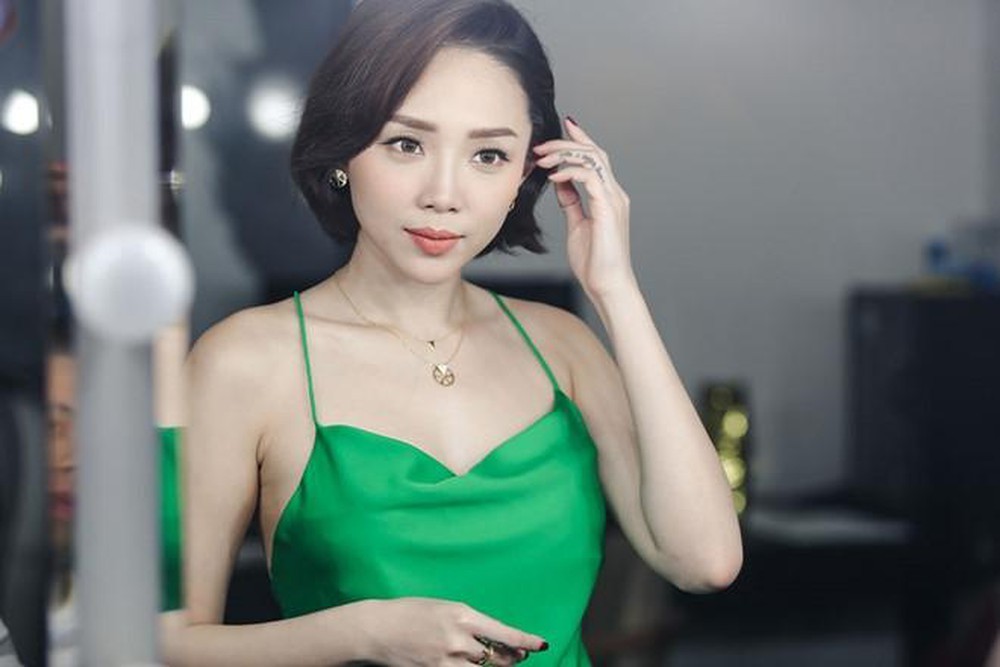 Covid-19: Min ‘Ghen cô Vy’ tặng 10.000 khẩu trang, Tóc Tiên chi 100 triệu