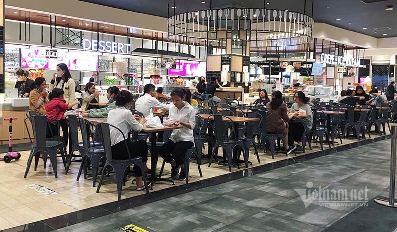 Nhóm lạ ở Hà Nội: Đến quán ăn miễn phí, về chủ còn trả thêm tiền