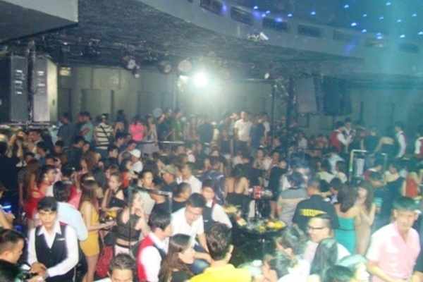 Quận 1 đóng cửa nhà hàng, quán bar, karaoke và vũ trường