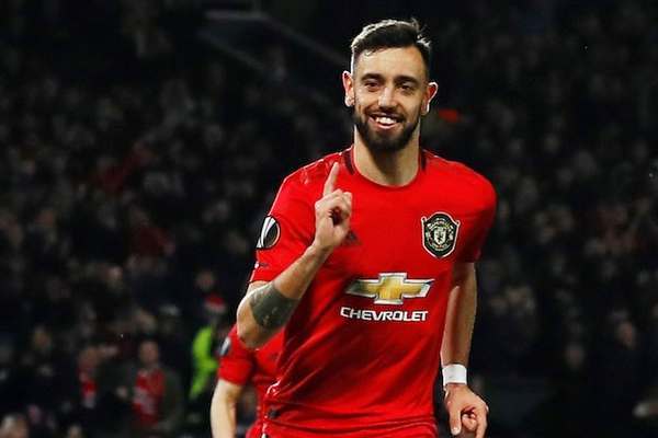 Bruno Fernandes có nghĩa cử đẹp, Arsenal gia hạn Aubameyang