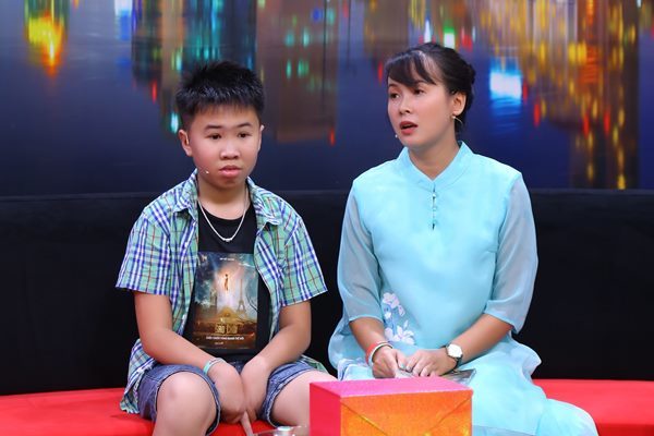 Ngưỡng mộ 'Tiểu thuyết gia nhí 11 tuổi' của Việt Nam