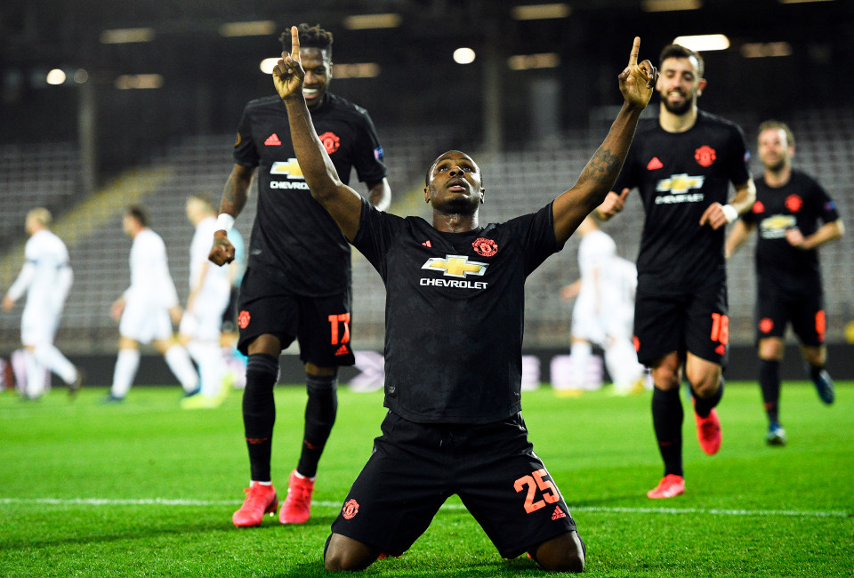 Ighalo chấp nhận giảm 1/2 lương để ký dài hạn MU