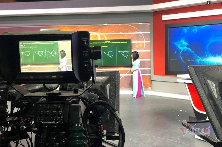 Nhấn vào ảnh để phóng to Sẽ có kiểm tra, đánh giá thường xuyên học qua internet và trên truyền hình