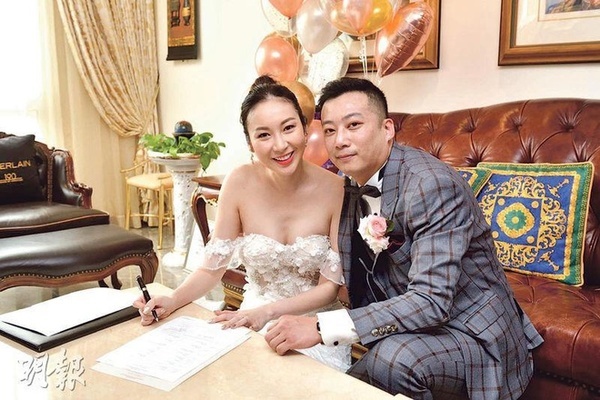 Covid-19: Diễn viên nổi tiếng TVB và bạn trai đại gia cưới online
