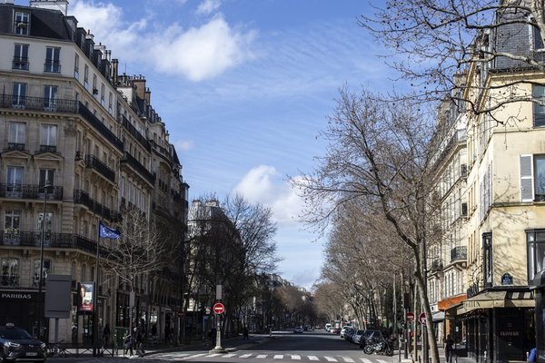 Hình ảnh nhà hàng, quán xá tại Paris vắng tanh vì dịch Covid-19