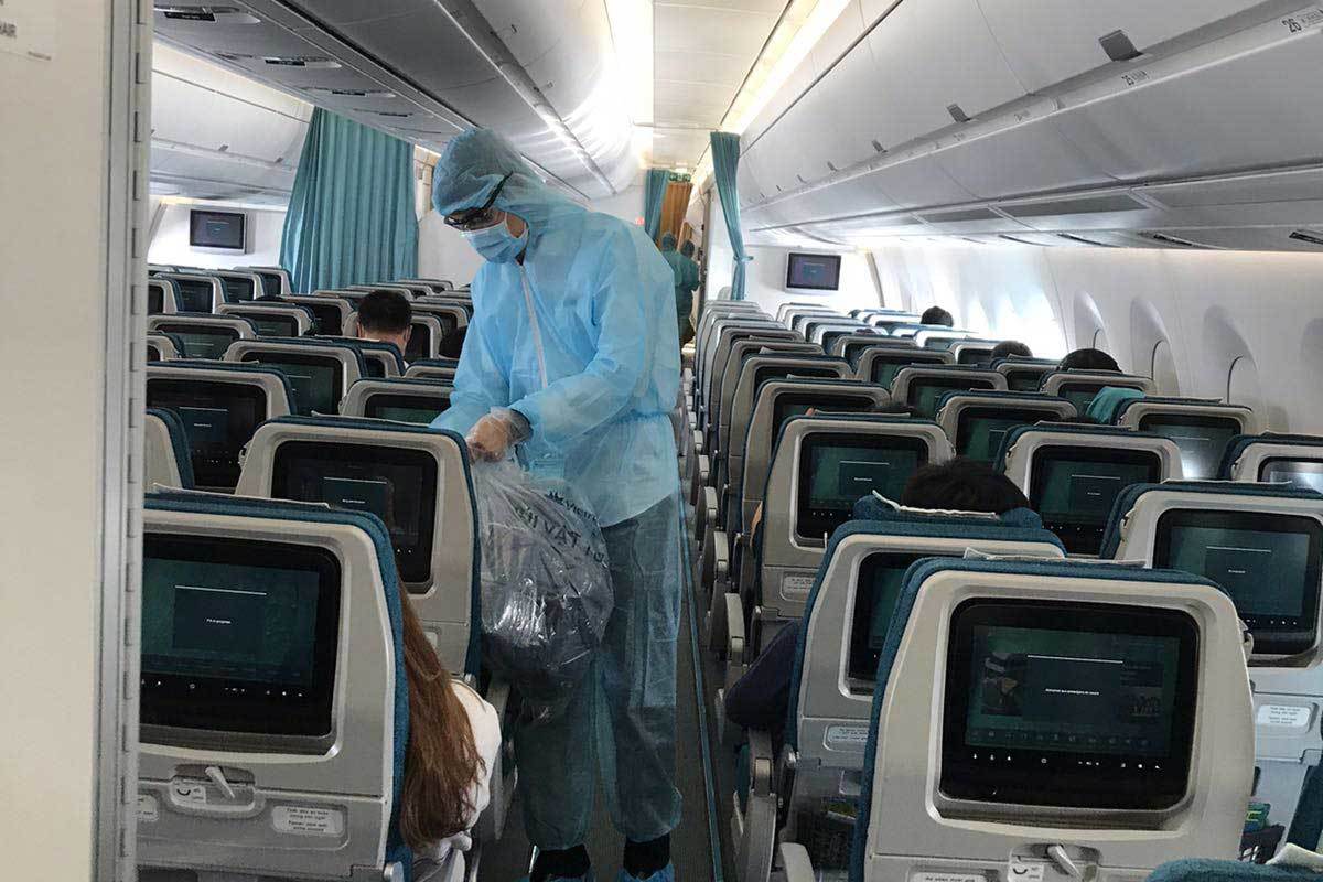 Các chuyến bay Hà Nội - TP.HCM không được chở quá 180 hành khách