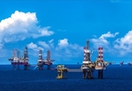 Dwindling oil prices a double-edged sword for Viet Nam's economy