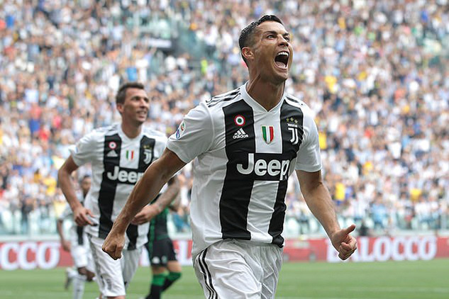 Ronaldo nhận lương 