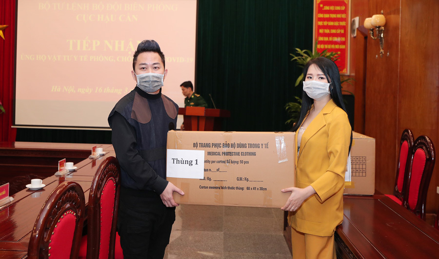 Tùng Dương - Phạm Thuỳ Dung kêu gọi hơn 1 tỷ chống dịch Covid-19