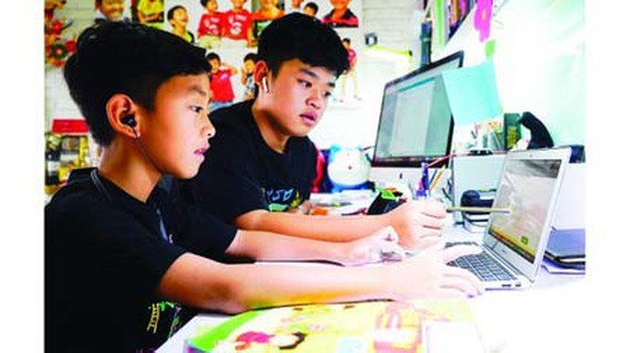 E-learning in HCMC developing without synchronous guidance