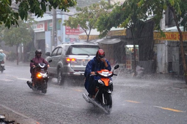 Thời tiết hôm nay 17/3, Hà Nội mưa giông, trời chuyển lạnh