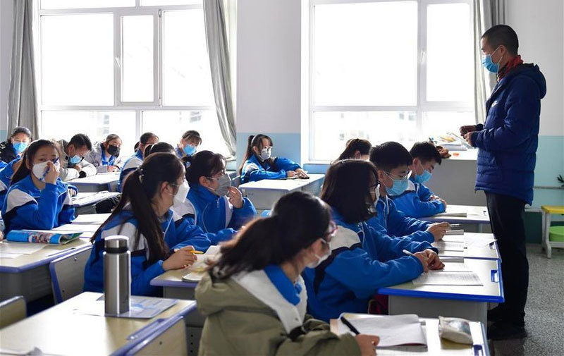 Trung Quốc mở lại trường học sau 3 tháng đóng cửa