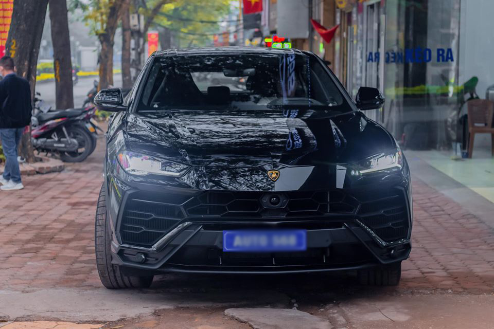 Đại gia Hà Nội chi 22 tỷ tậu Lamborghini Urus màu đen độc nhất Việt Nam