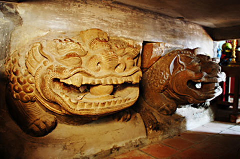 Bảo vật quốc gia: Tượng đôi sư tử đá đền – chùa Bà Tấm