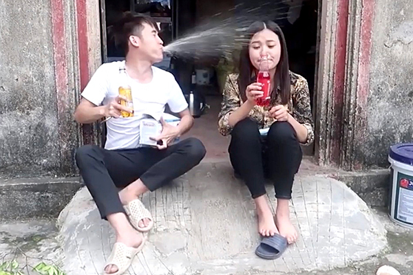 Con gái bà Tân Vlog vừa ra clip đã bị chê diễn lố