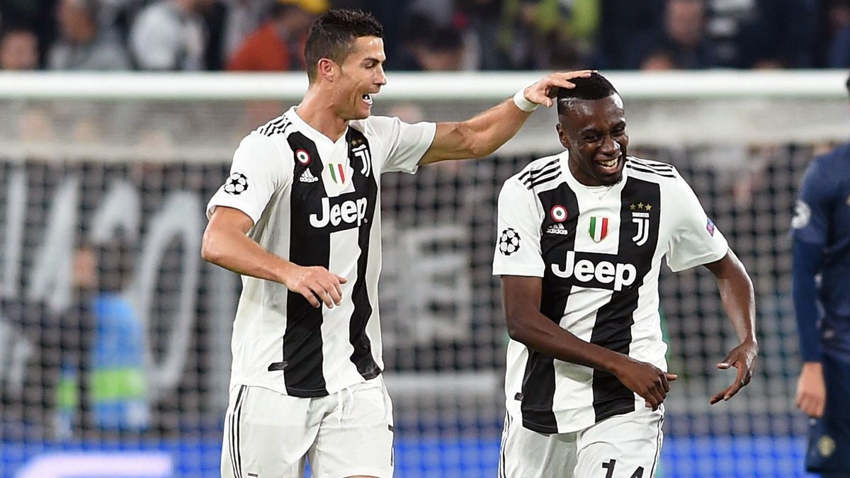 Ronaldo cam kết gắn bó với Juventus thêm 2 năm