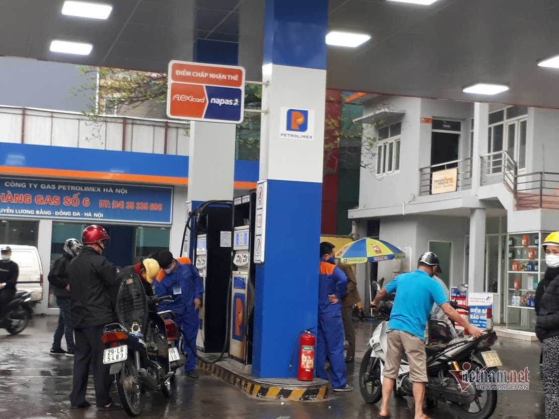 Giá xăng dầu có thể còn hơn 10 ngàn/lít, chờ mức thấp nhất 10 năm