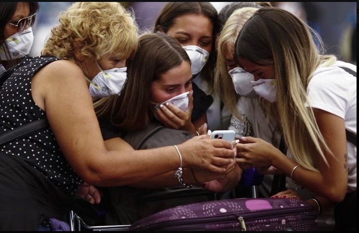 Xem Tây và ta chống dịch Covid-19