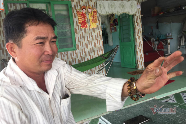 Người đàn ông 16 năm nhặt đinh khoe 'chiến lợi phẩm', ai nhìn cũng giật mình