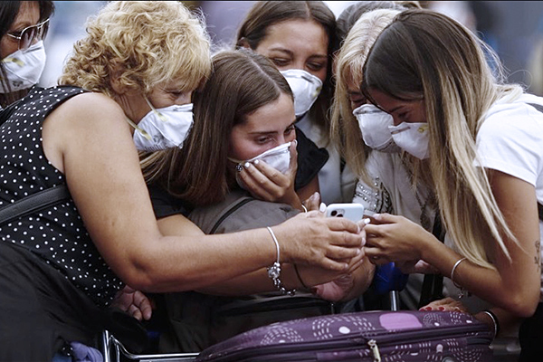 Tây và ta chống dịch Covid-19