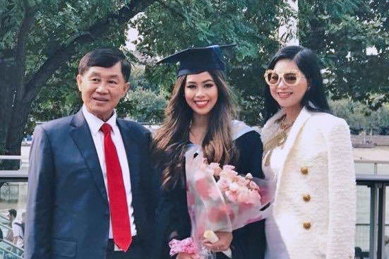 Bố mẹ tỷ phú của Tiên Nguyễn ủng hộ hơn 6 tỷ chống Covid-19