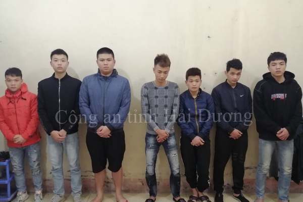 Khởi tố vụ án, tạm giữ 5 thanh niên đánh gãy mũi bác sỹ ở Hải Dương