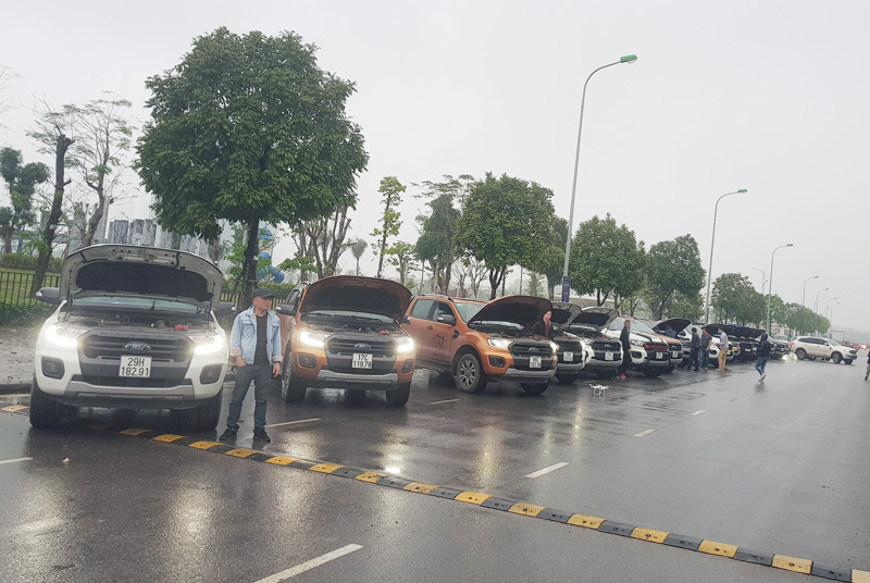 Giải trình vụ xe chảy dầu, Ford Việt Nam than khách không hợp tác