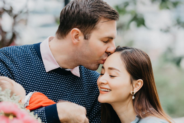 Chồng Tây 2m của Lan Phương không ghen khi vợ đóng cảnh nóng