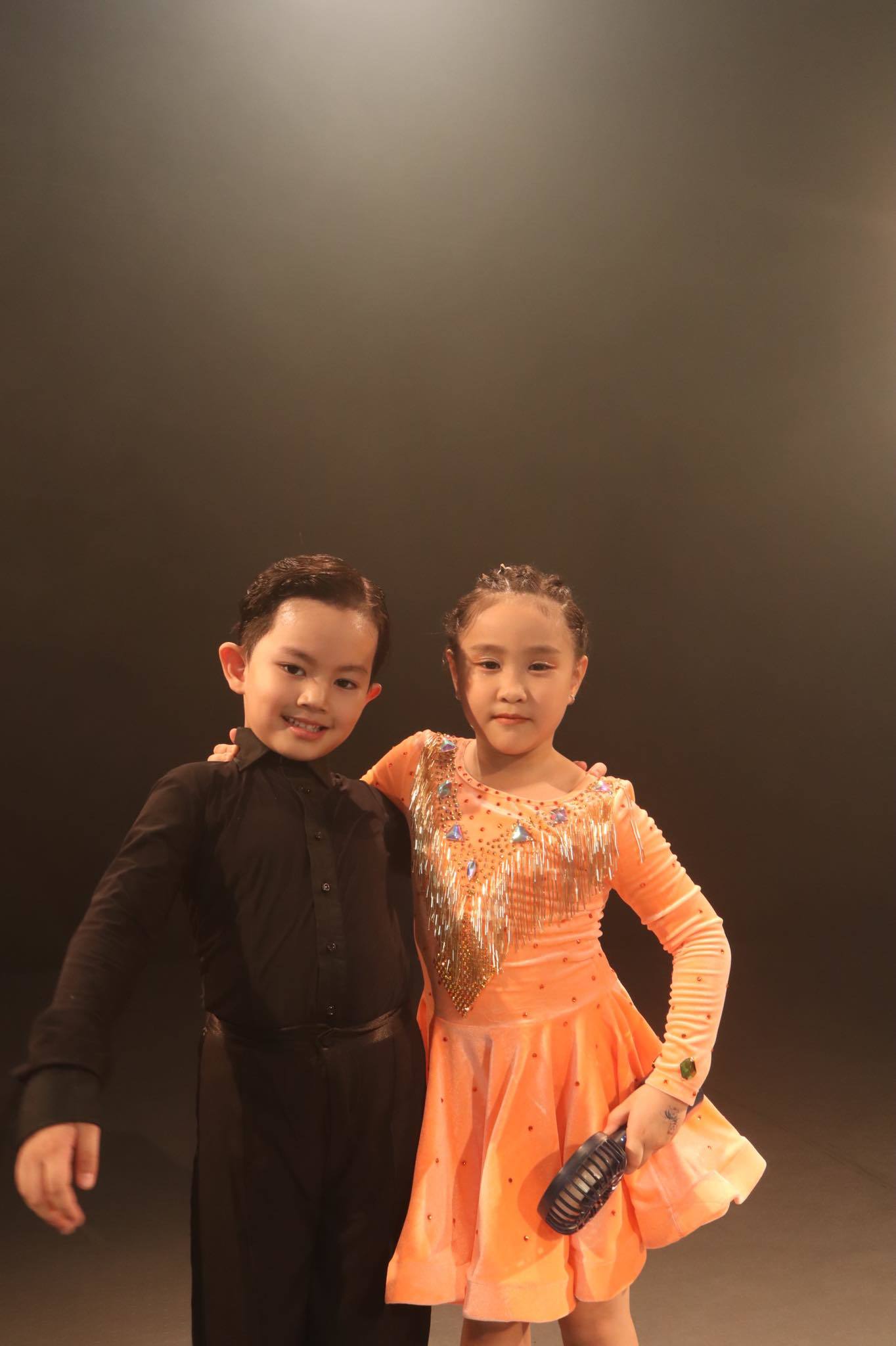 Nữ sinh Trường THCS Nguyễn An Ninh rinh nhiều huy chương khiêu vũ thể thao