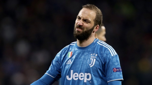 Higuain bị chặn ở sân bay khi ‘trốn’ khỏi Italia vì Covid-19