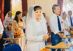 2 đời chồng, danh ca Hương Lan 64 tuổi lại mặc áo cưới