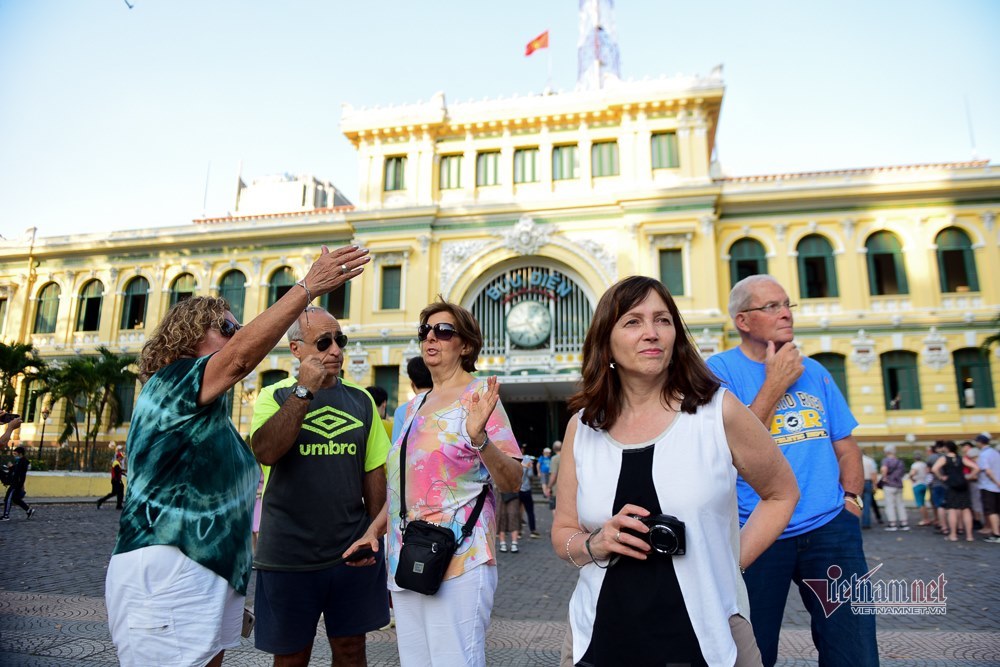 TP.HCM xử nghiêm hành vi kỳ thị, từ chối phục vụ khách nước ngoài