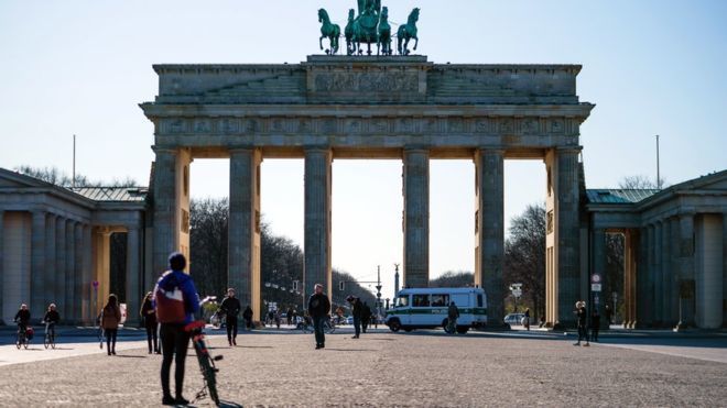 Coronavirus: Germany tightens curbs and bans meetings of more than two