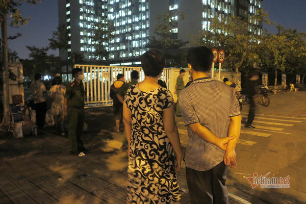 'Đồ ăn trong ký túc xá cách ly có đủ, xin đừng tiếp tế nữa'