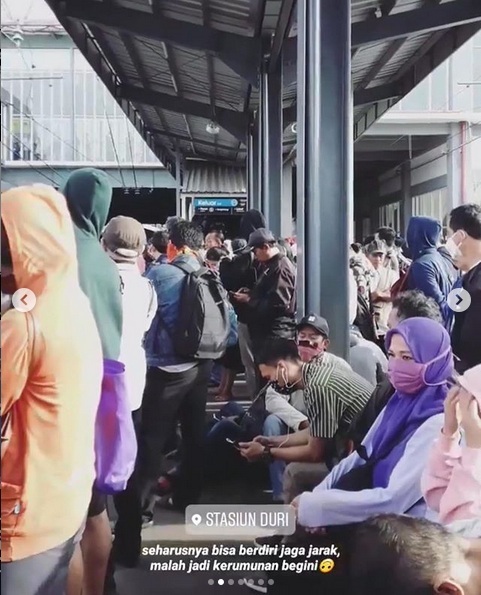 Giao thông Jakarta kẹt cứng trong ngày đầu áp lệnh tình trạng khẩn cấp