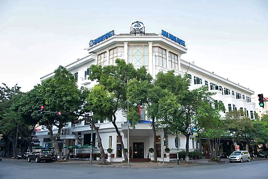 Lý do 2 người Việt được cách ly tại khách sạn Hòa Bình