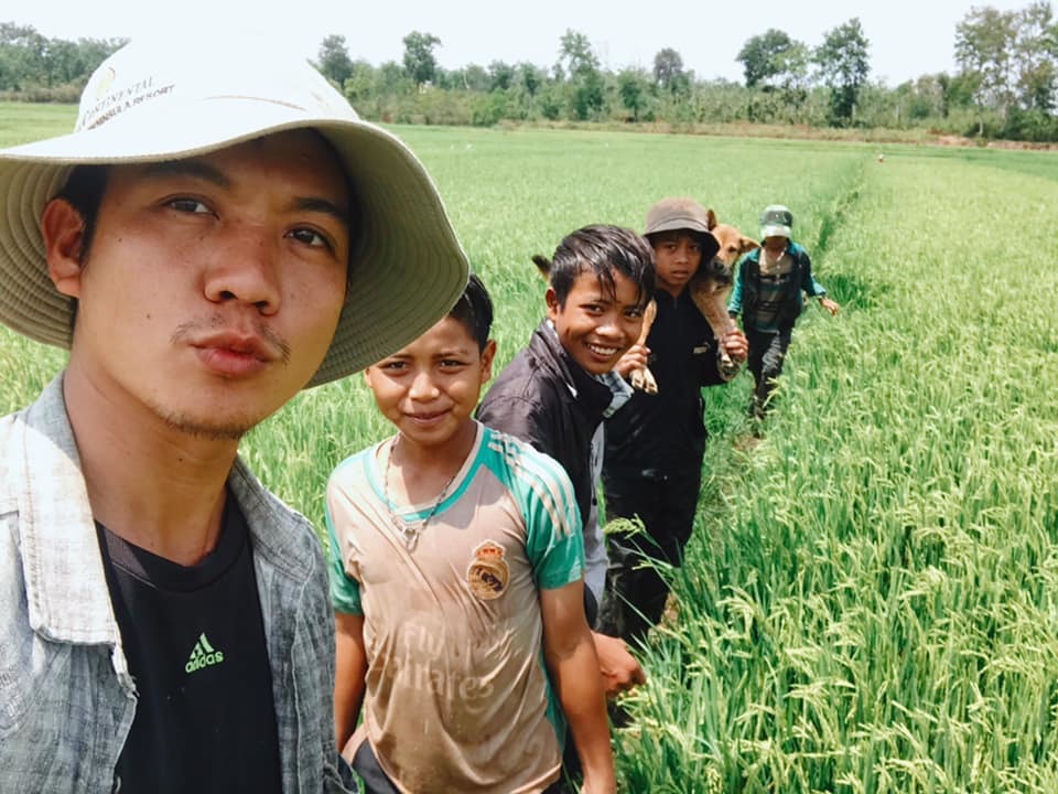 Nghĩ về nỗi khổ của người để thấy mình hạnh phúc