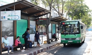 HCM City to open free parking space for bus passengers