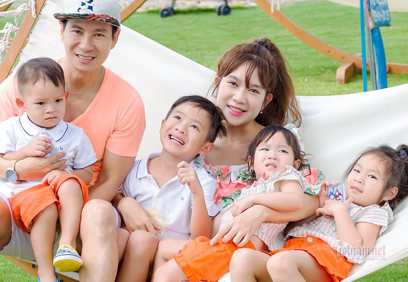 Bà xã của Lý Hải: 'Không quan tâm khi bị gọi là máy đẻ'