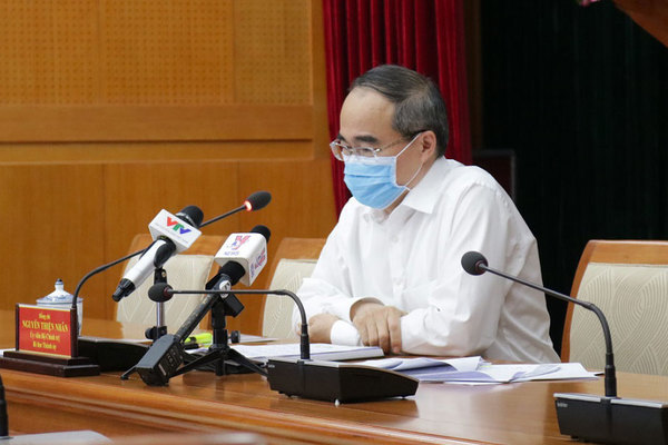 Bí thư TP.HCM: Xem xét hỗ trợ tiền người lao động bị ảnh hưởng dịch Covid-19