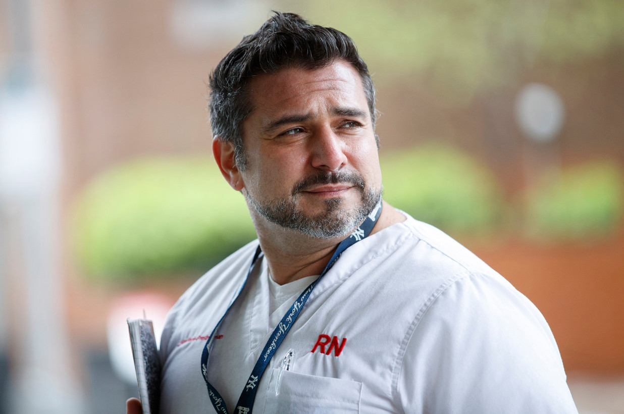 Y tá Mỹ kể về sự khốc liệt tại tuyến đầu chống Covid-19