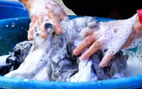 Virus corona có thể tồn tại bao lâu trên quần áo?