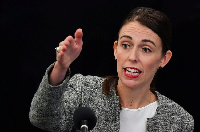 Thủ tướng New Zealand khuyên dân hành xử như đã nhiễm Covid-19