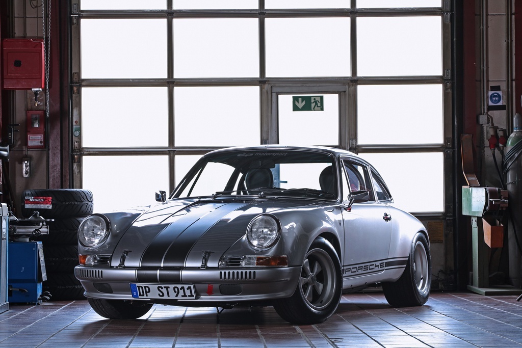 Porsche 911 đời 1985 độ lại thành xe cổ đời 1970