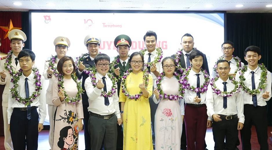 20 gương mặt trẻ Việt Nam 2019 trích tiền thưởng ủng hộ chiến dịch chống Covid-19