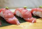 Ăn sushi siêu nhỏ, phải dùng kính lúp và tăm