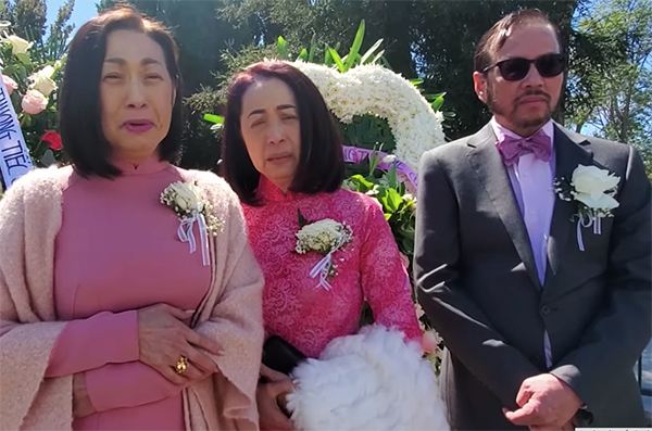 Danh ca Ý Lan đau xót vì đám tang mẹ Thái Thanh vắng lặng